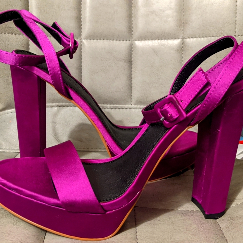 Women's purple open toed pumps